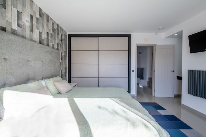 Image No.11-2 Bed Townhouse for sale