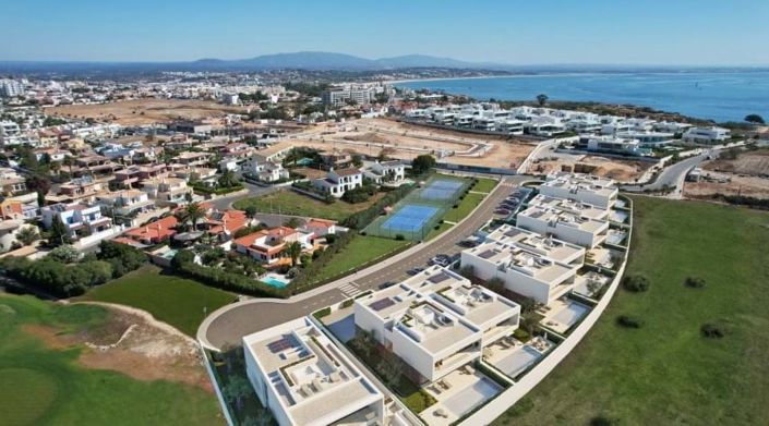 Image No.3-4 Bed Villa for sale