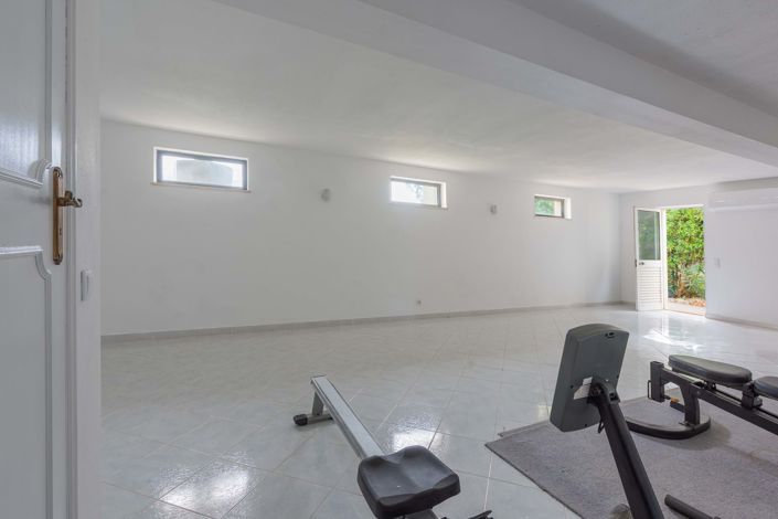 Image No.42-5 Bed Villa for sale