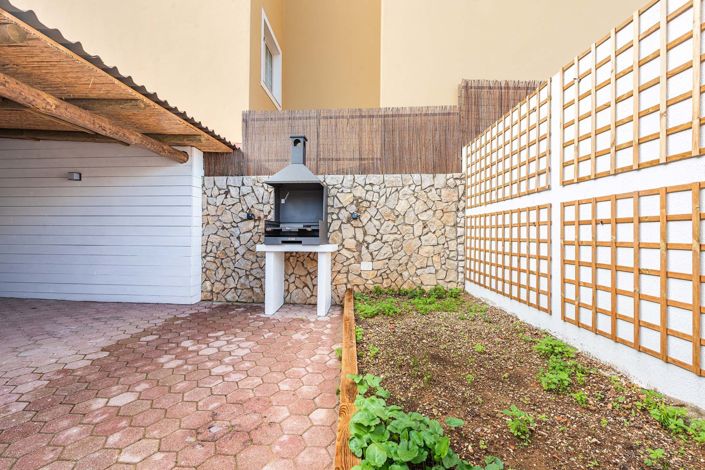 Image No.20-3 Bed Townhouse for sale