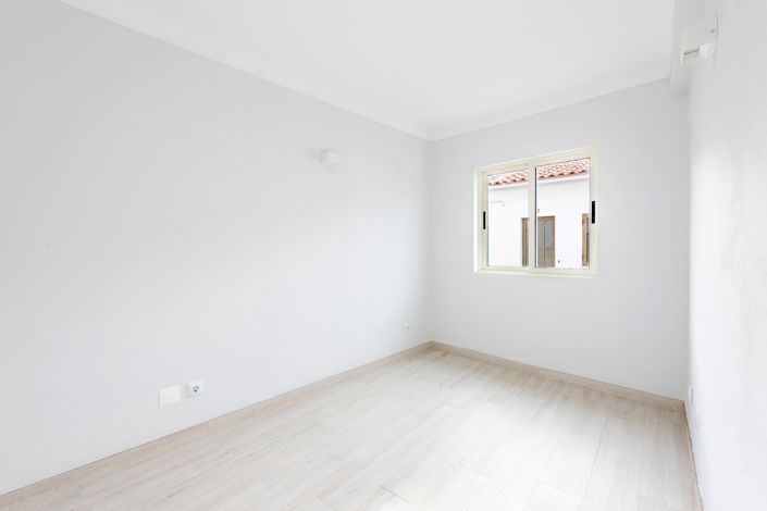 Image No.8-3 Bed Townhouse for sale