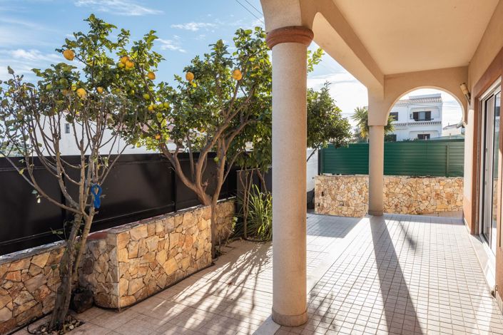 Image No.3-4 Bed Villa for sale