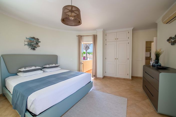 Image No.31-3 Bed Townhouse for sale