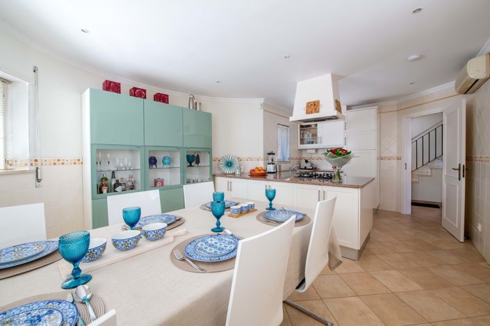 Image No.10-3 Bed Townhouse for sale