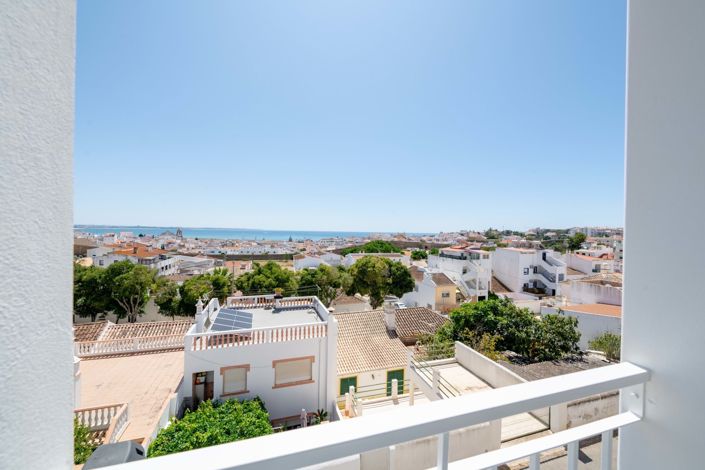 Image No.1-6 Bed Townhouse for sale
