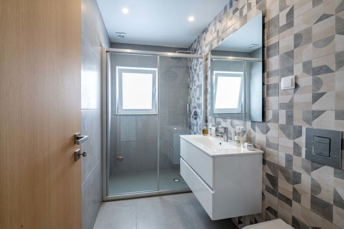 Image No.14-6 Bed Townhouse for sale