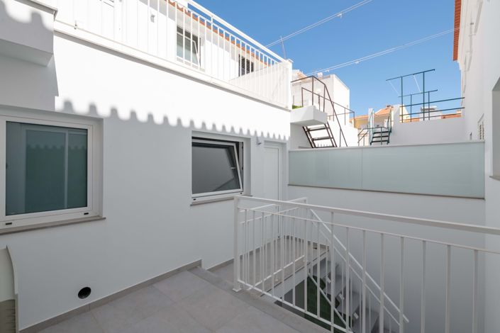 Image No.15-6 Bed Townhouse for sale