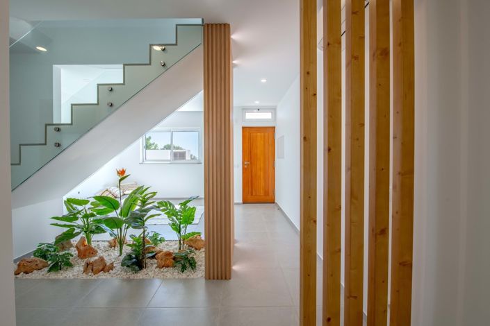 Image No.2-6 Bed Townhouse for sale