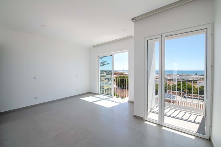 Image No.20-6 Bed Townhouse for sale