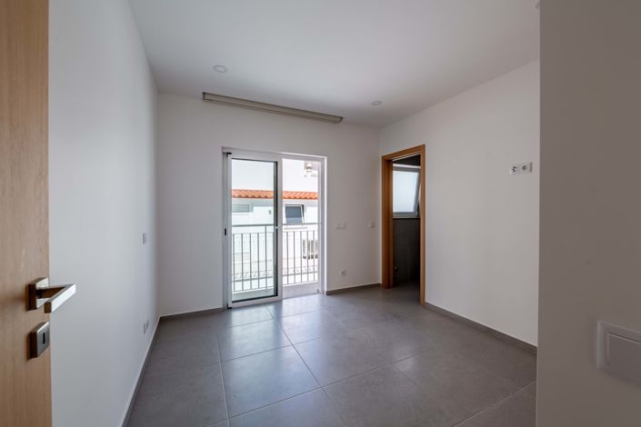 Image No.23-6 Bed Townhouse for sale