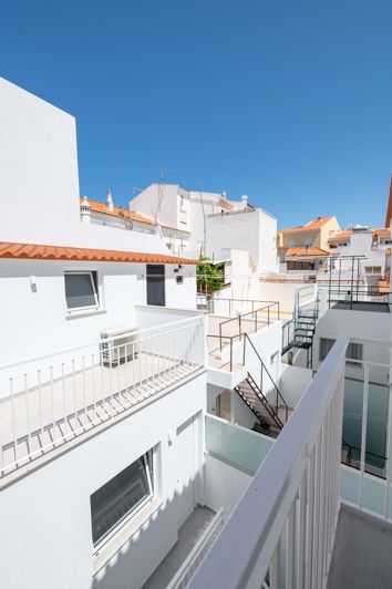 Image No.26-6 Bed Townhouse for sale