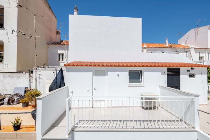 Image No.27-6 Bed Townhouse for sale