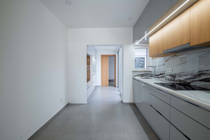 Image No.4-6 Bed Townhouse for sale