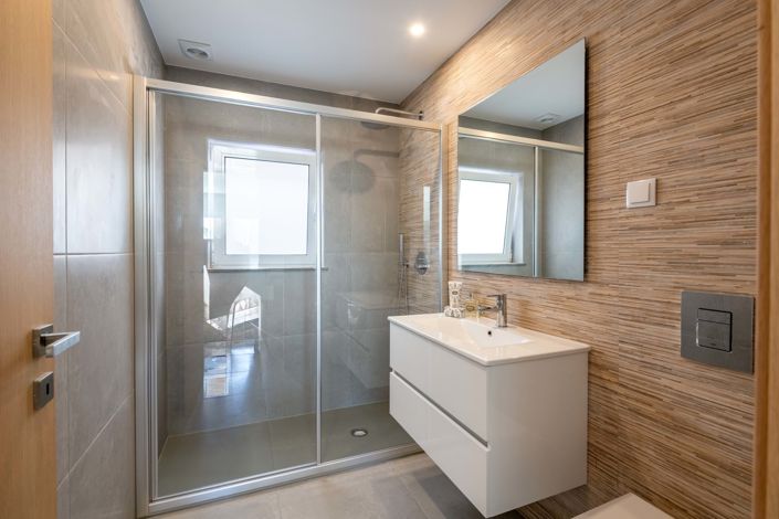 Image No.8-6 Bed Townhouse for sale