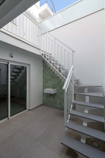 Image No.9-6 Bed Townhouse for sale