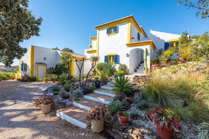 Image No.1-6 Bed Villa for sale