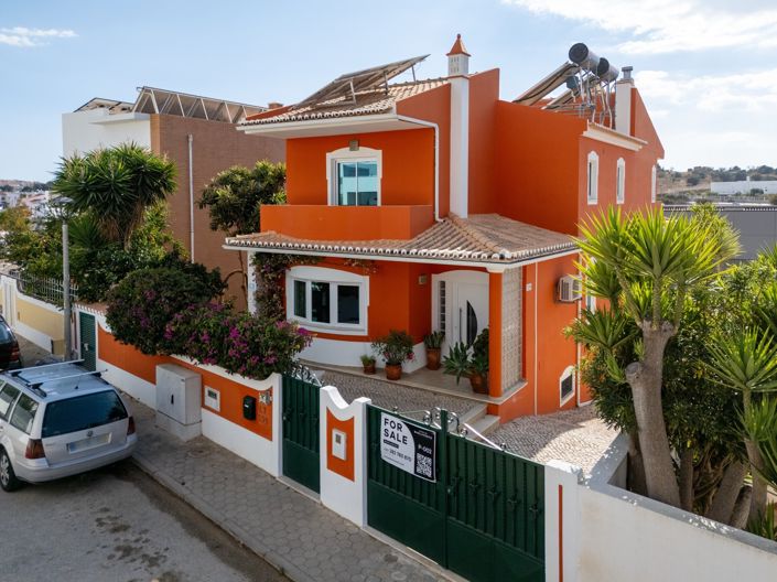 Image No.1-6 Bed Villa for sale