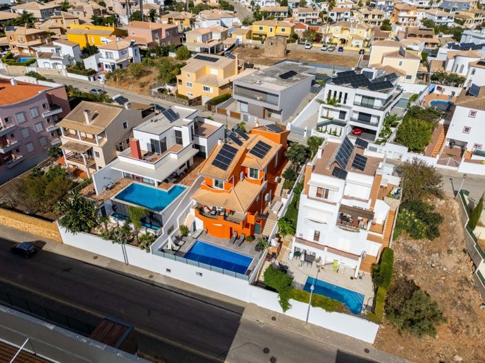 Image No.2-6 Bed Villa for sale