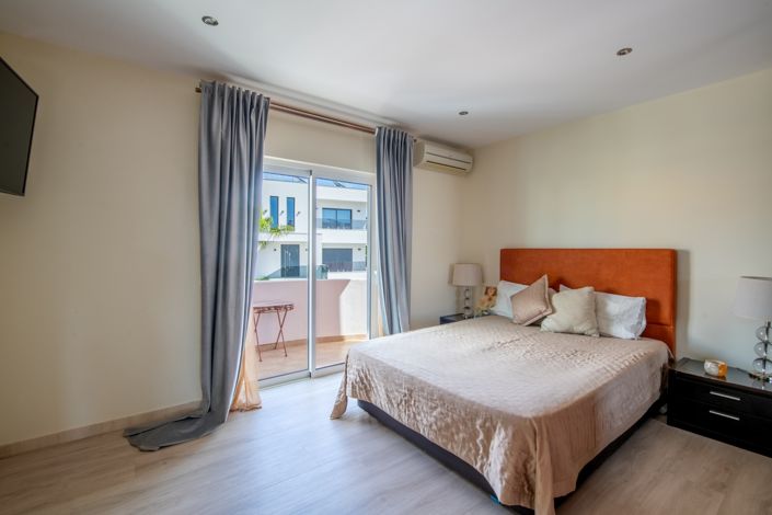 Image No.26-6 Bed Villa for sale