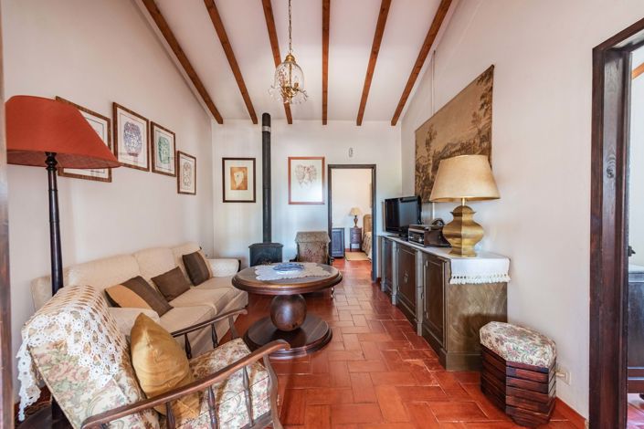 Image No.2-4 Bed Villa for sale