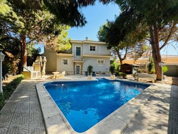 5 Bed Villa for sale