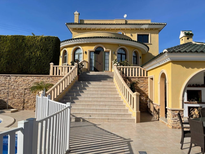 Image No.1-4 Bed Villa for sale