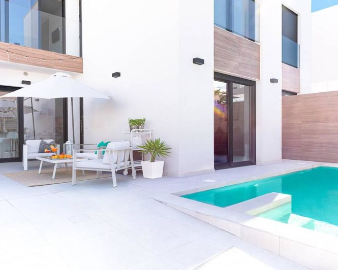 Image No.1-4 Bed Villa for sale