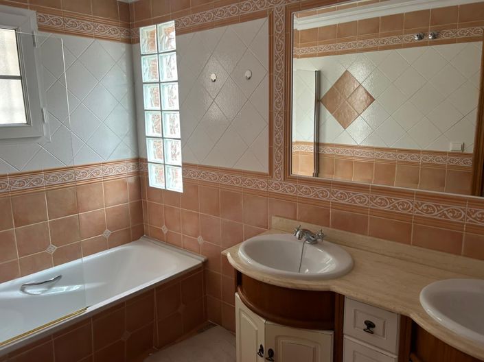 Image No.10-3 Bed Villa for sale