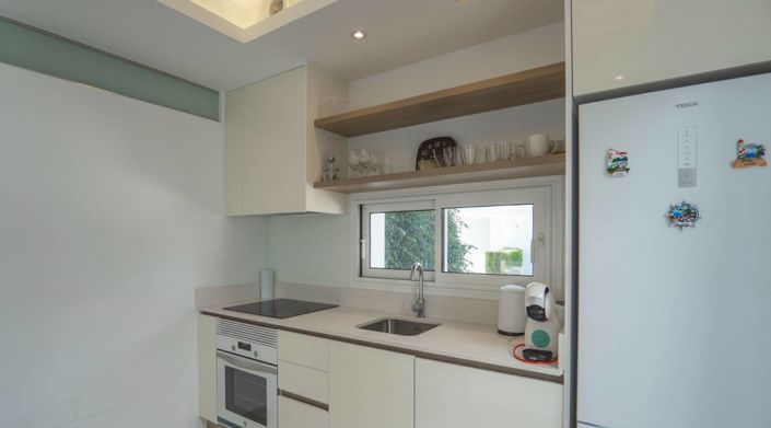 Image No.11-2 Bed House for sale