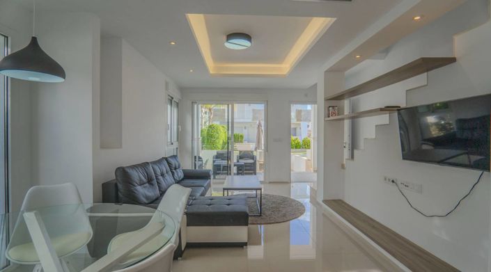 Image No.7-2 Bed House for sale