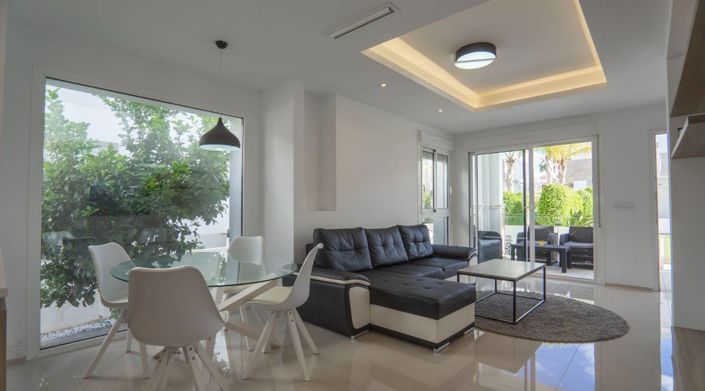 Image No.8-2 Bed House for sale