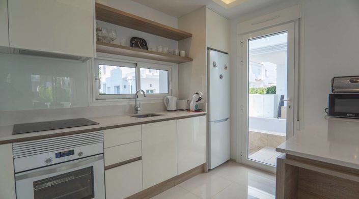 Image No.9-2 Bed House for sale