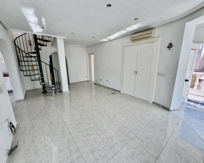 Image No.9-4 Bed Villa for sale