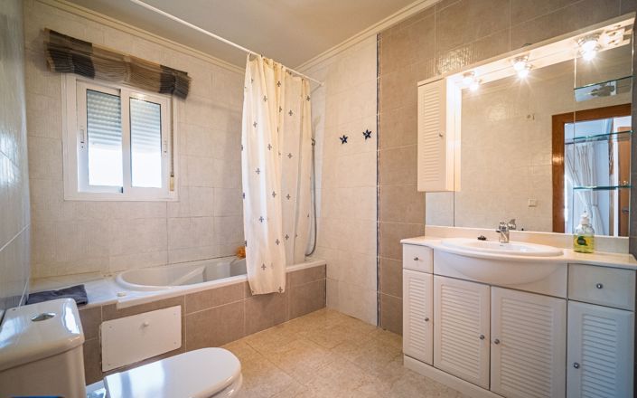 Image No.17-4 Bed Villa for sale