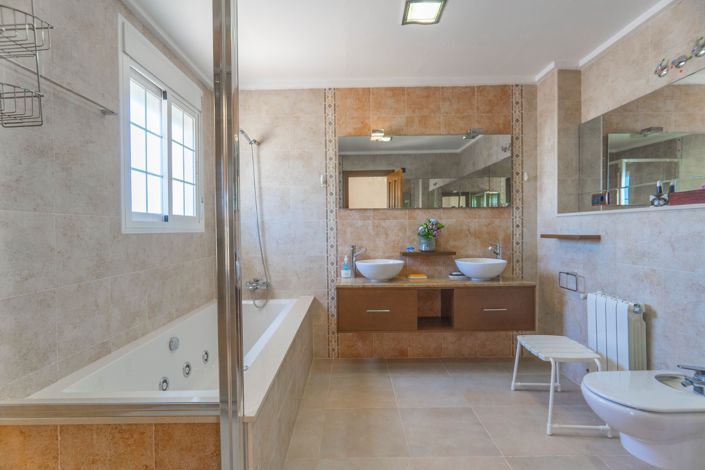 Image No.38-3 Bed Villa for sale