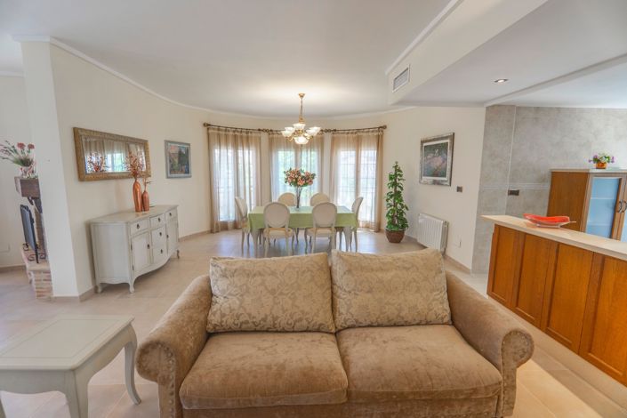 Image No.9-3 Bed Villa for sale