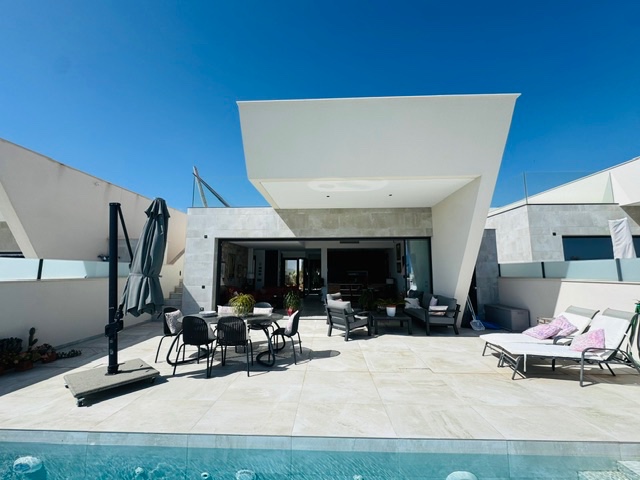 Image No.1-3 Bed Villa for sale
