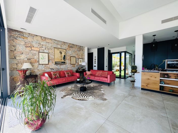 Image No.3-3 Bed Villa for sale