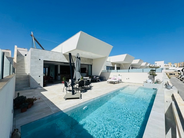 Image No.7-3 Bed Villa for sale