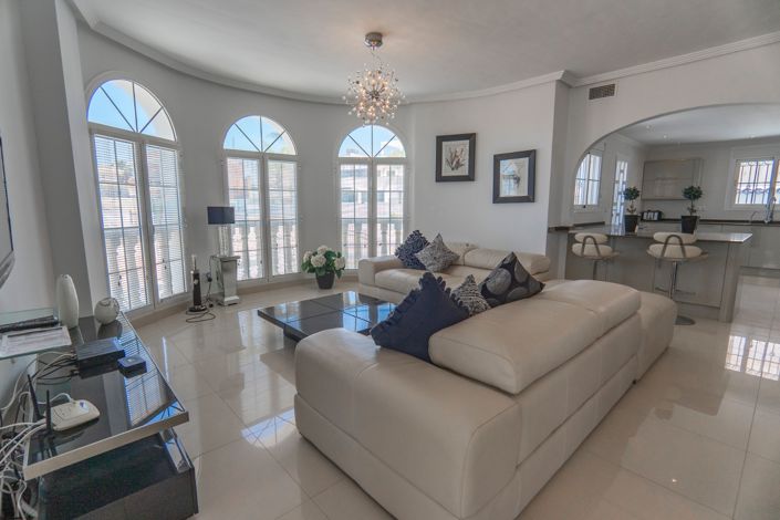 Image No.12-6 Bed Villa for sale