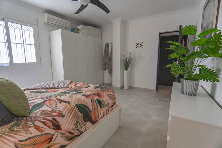 Image No.34-6 Bed Villa for sale