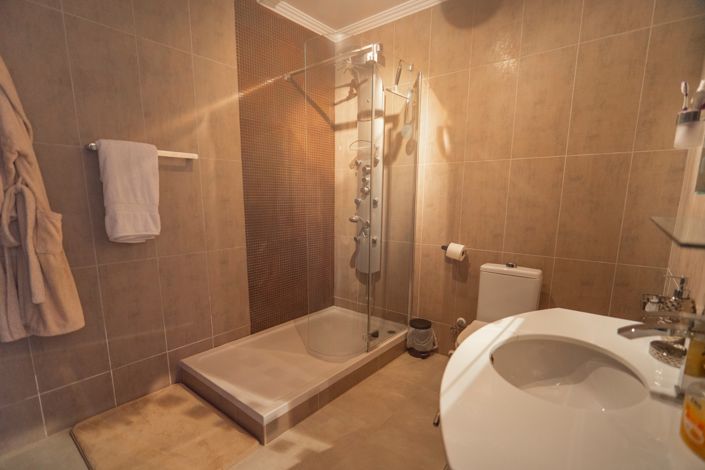 Image No.46-6 Bed Villa for sale