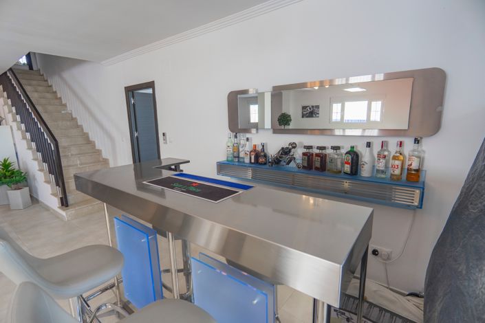 Image No.60-6 Bed Villa for sale