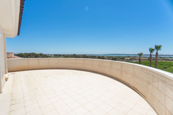 Image No.67-6 Bed Villa for sale