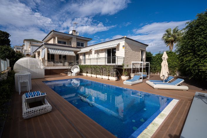 Image No.1-5 Bed Villa for sale