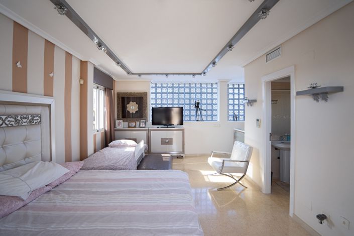 Image No.12-5 Bed Villa for sale