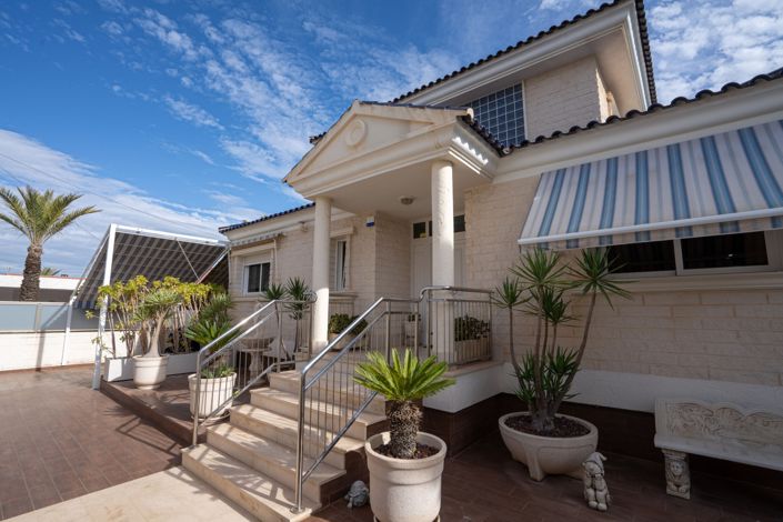 Image No.19-5 Bed Villa for sale