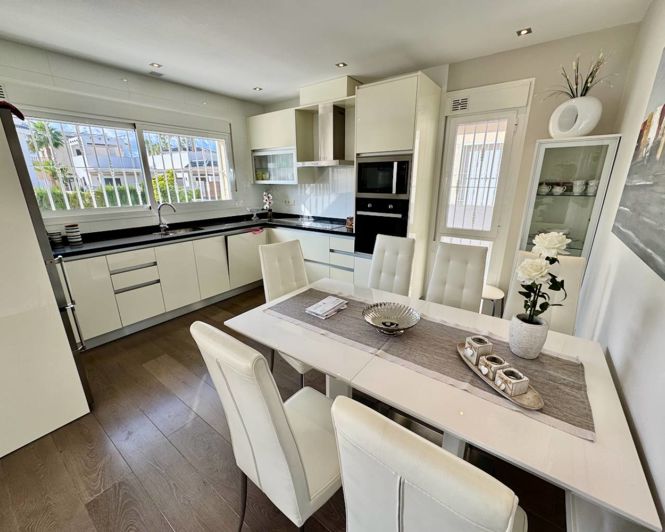 Image No.7-3 Bed Villa for sale