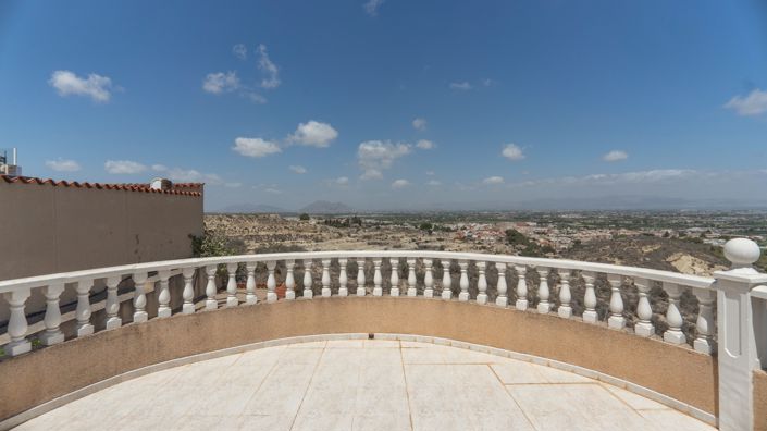 Image No.56-4 Bed Villa for sale