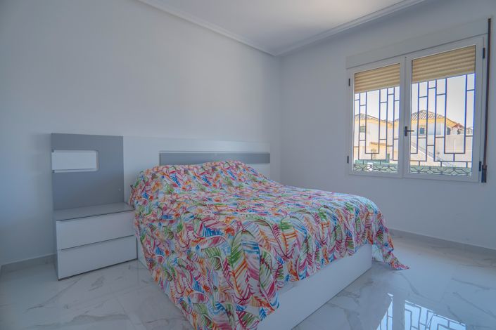 Image No.4-5 Bed Villa for sale